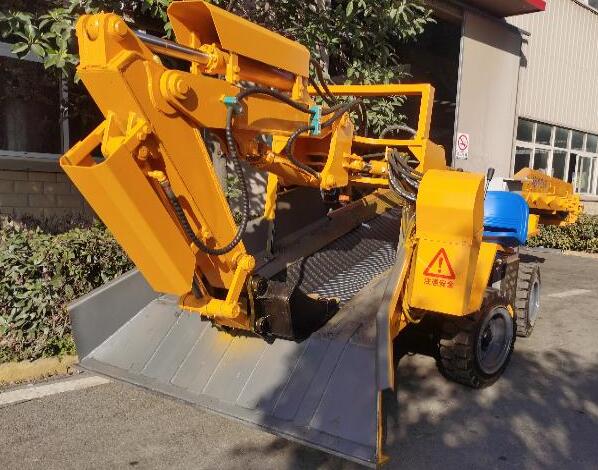 輪式扒渣機中的輸送帶該怎么保養(yǎng)呢？